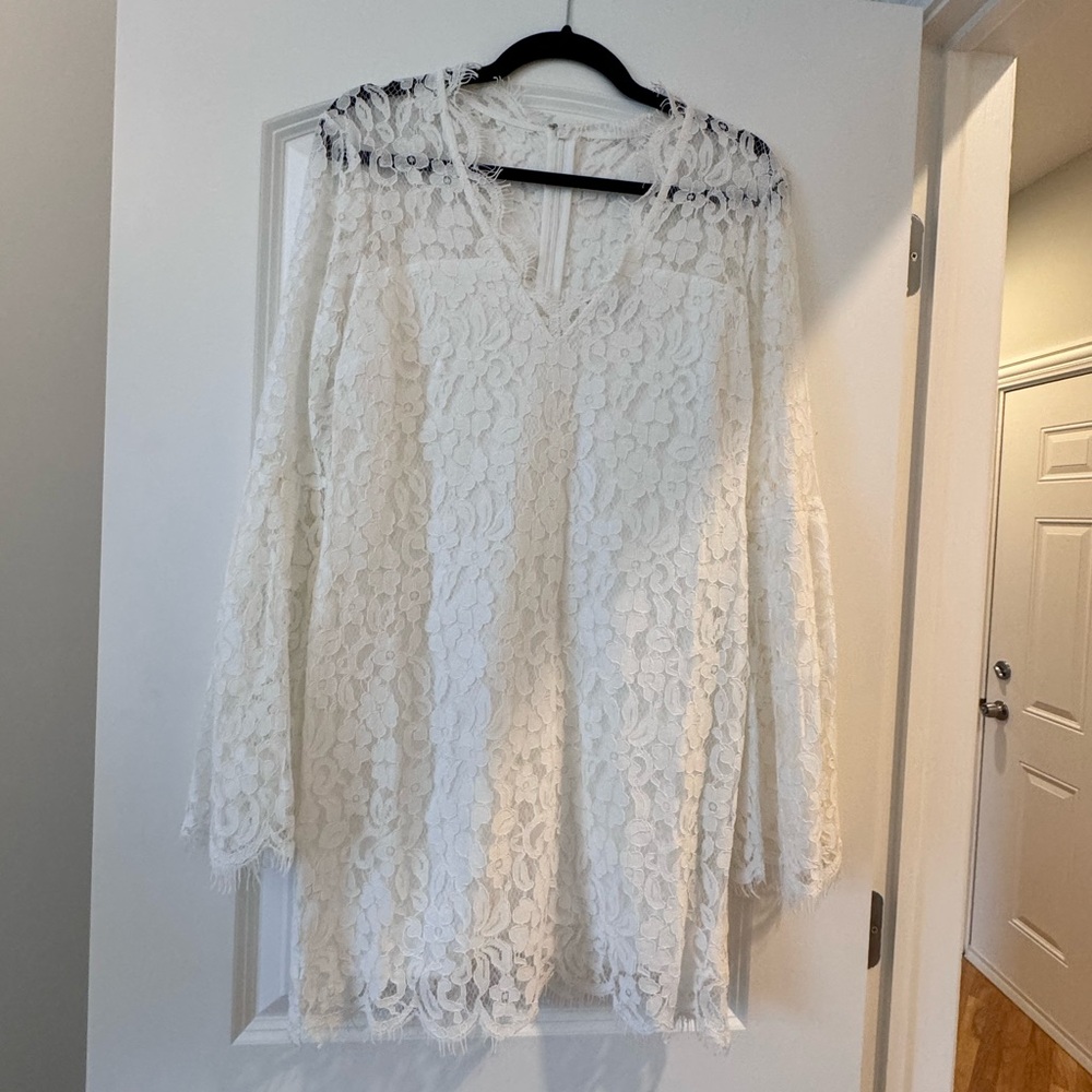 Endless Rose white lace v neck dress size M